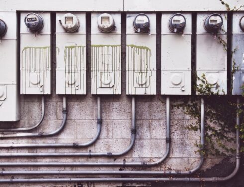 Een zakelijke bijeenkomst over energiemanagement en duurzame bedrijfsstrategieën.